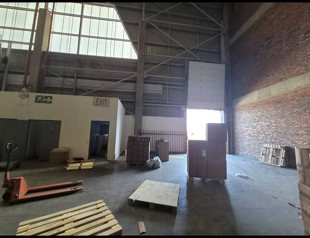 2,716M² WAREHOUSE TO LET IN HALFWAY GARDENS